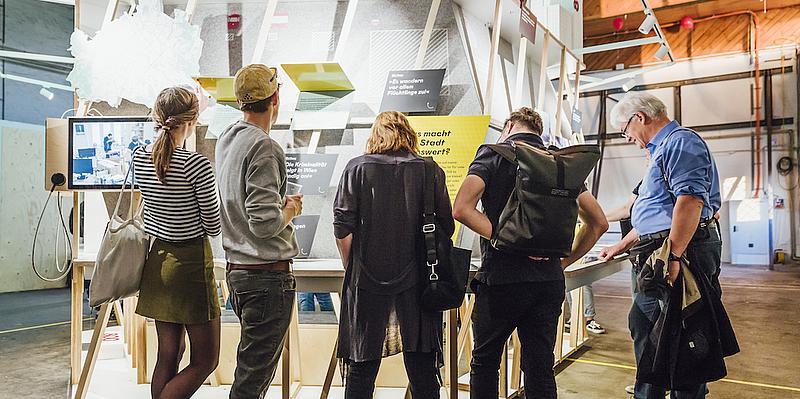 Austellung mit Besucher Wien wird Wow