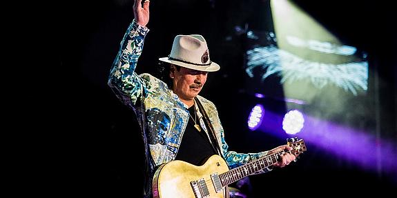 Santana Konzert Santana mit einer Gitarre