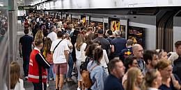 Menschenmenge in U-Bahn-Station 