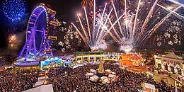 Wiener Riesenrad mit Feuerwerk im Hintergrund