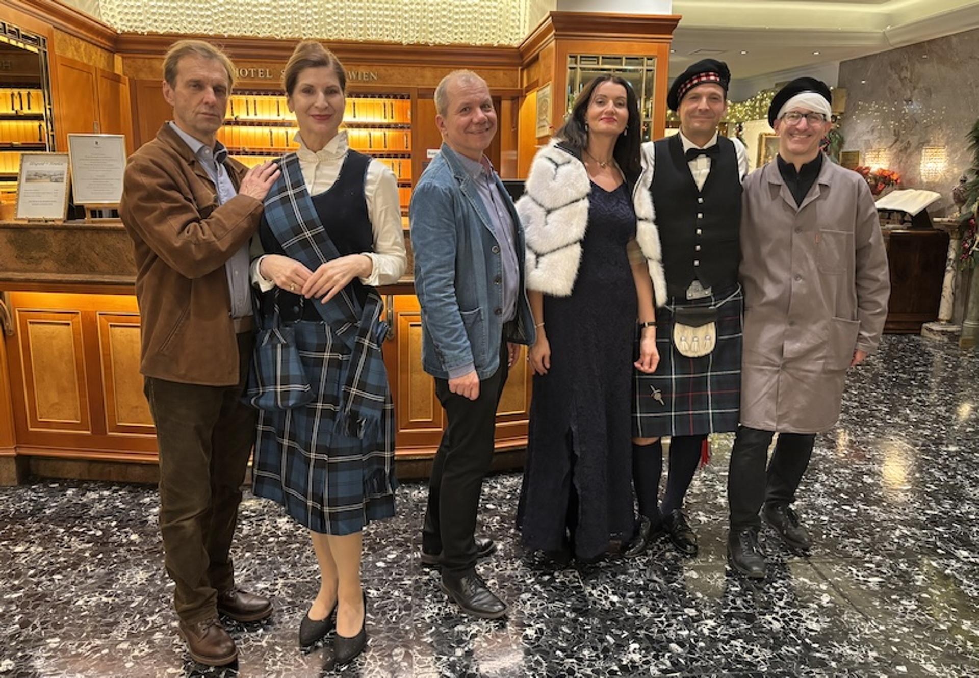 Die Schauspieler:innen des Krimidinner "Kleinbritannien" des Crime Club.