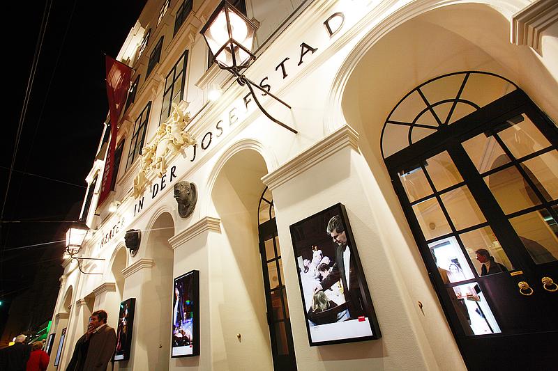 Haupteingang des Theater in der Josefstadt