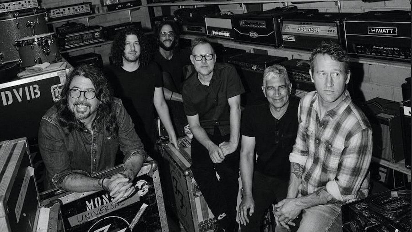 Bild der fünf Mitglieder der Band Foo Fighters