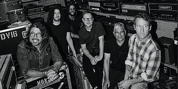 Bild der fünf Mitglieder der Band Foo Fighters