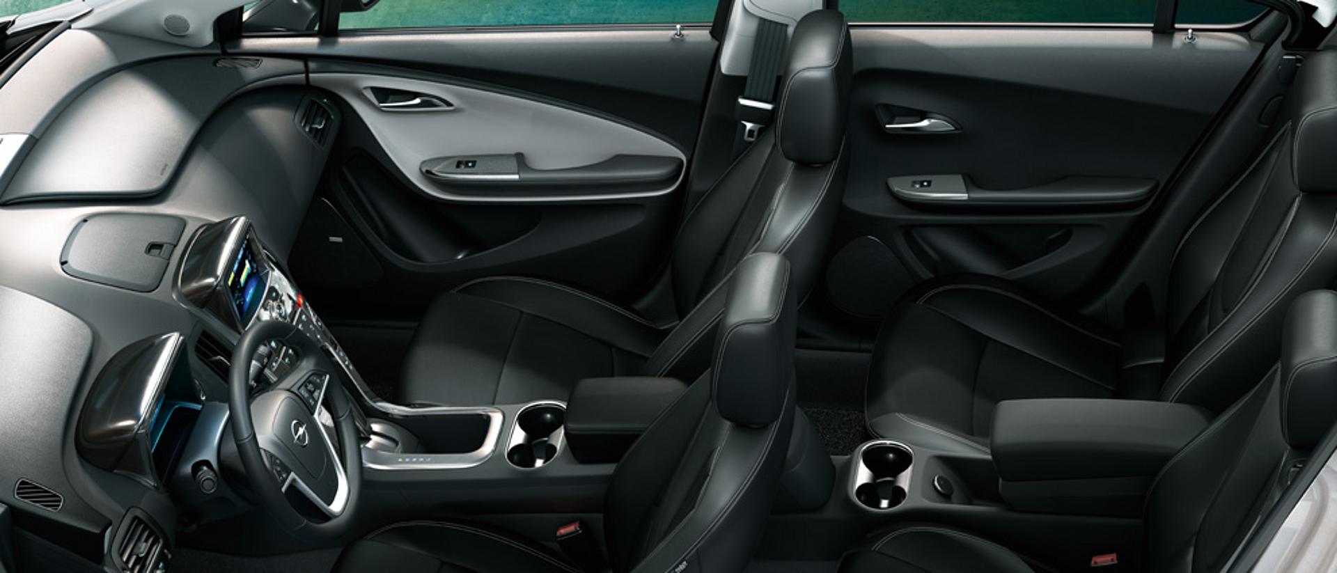 Innenansicht Opel Ampera vier Sitze.