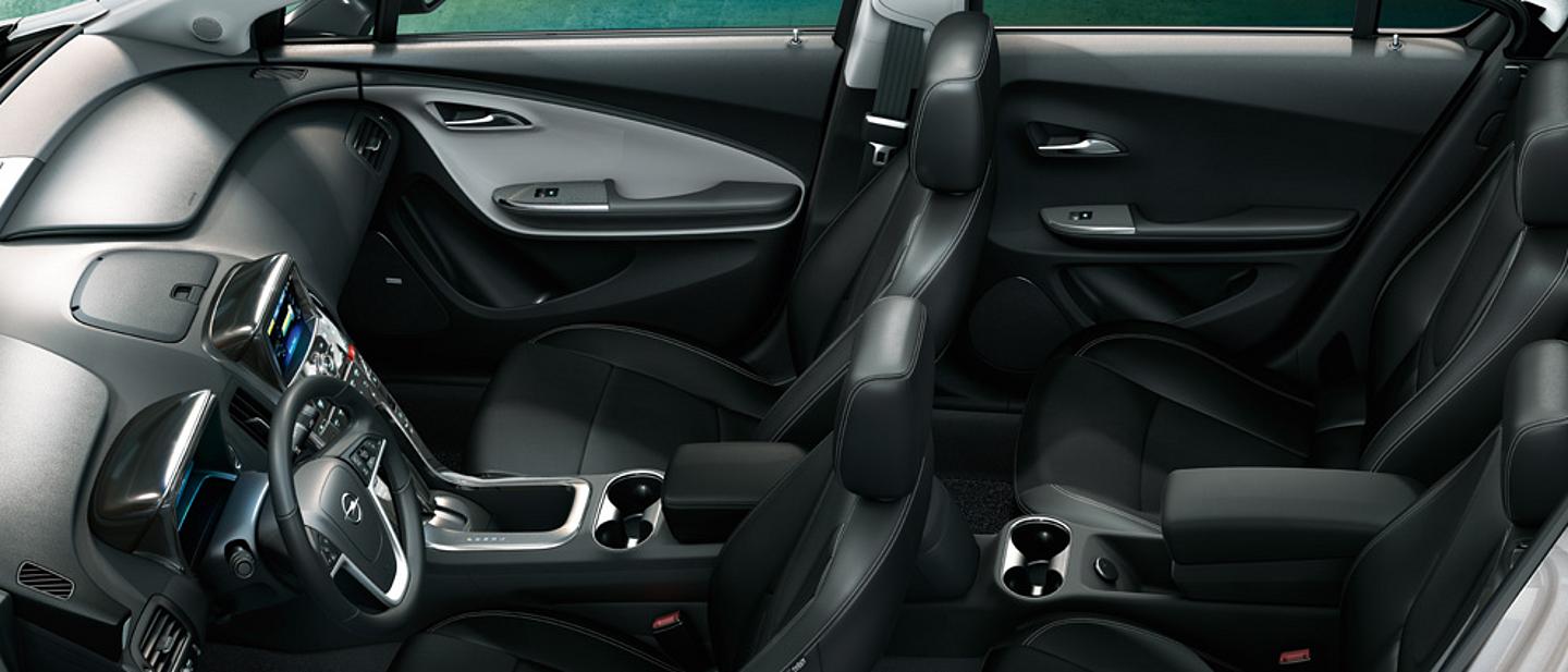 Innenansicht Opel Ampera vier Sitze.