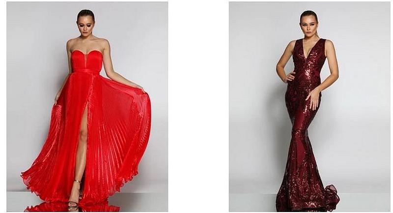 Frau in goldenen Ballkleid macht Selfie