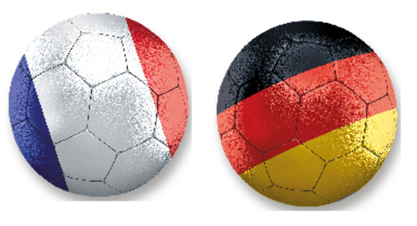 Frankreich gegen Deutschland Zwei Fußbälle in den Nationalfarben von Frankreich und Deutschland