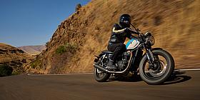 Triumph Speed Twin 900 fahrend in Kurve
