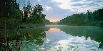 Idylischer Sonnenuntergang bei der Donau