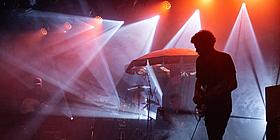Auftritt der Schweizer Band One Sentence Supervisor beim Waves Vienna Music Festival