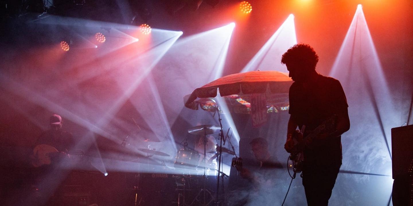 Auftritt der Schweizer Band One Sentence Supervisor beim Waves Vienna Music Festival
