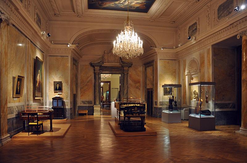 Ansicht von der Sammlung alter Musikinstrumente in der Neuen Burg