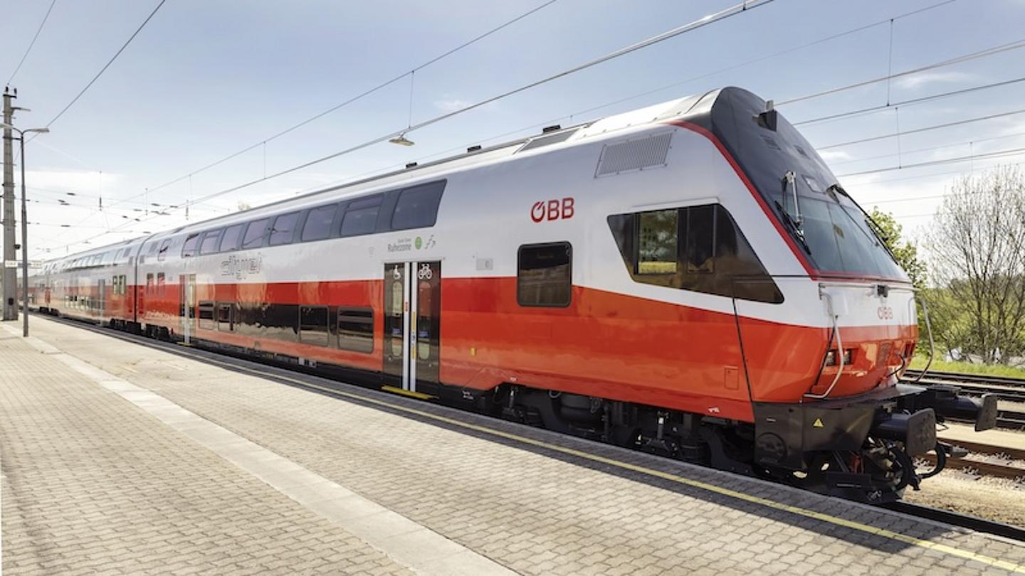 ÖBB Cityjet Dosto am Bahnsteig