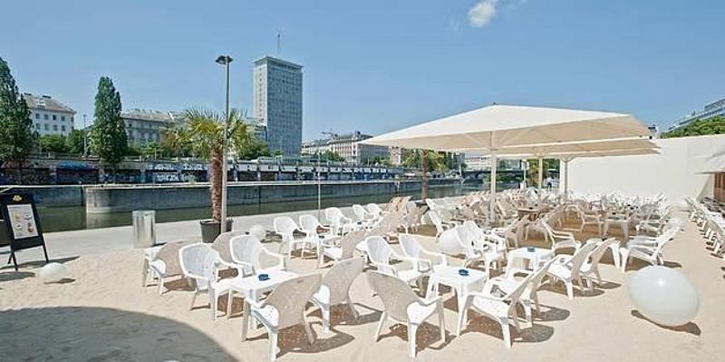 Der Tel-Aviv-Beach bietet orientalischen Sommer mitten in Wien.
