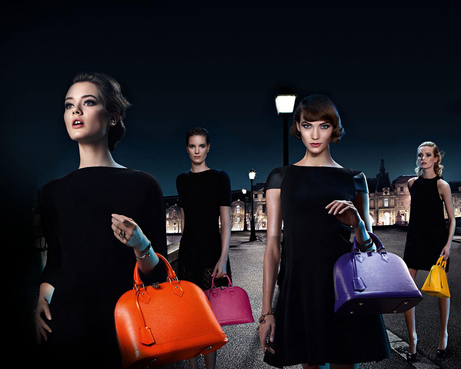 Werbekampagne für Louis Vuitton mit mehreren Modells in schwarzen Kleidern und mit Taschen in knalligen Farben 