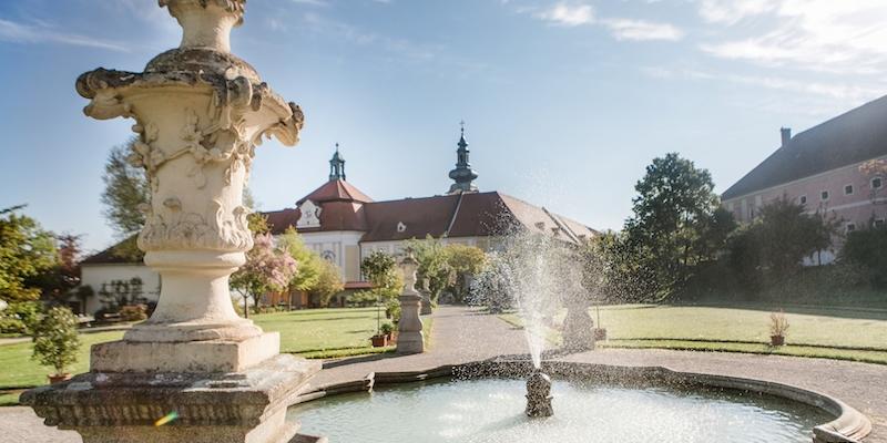 Stift Seitenstetten mit Klostergarten