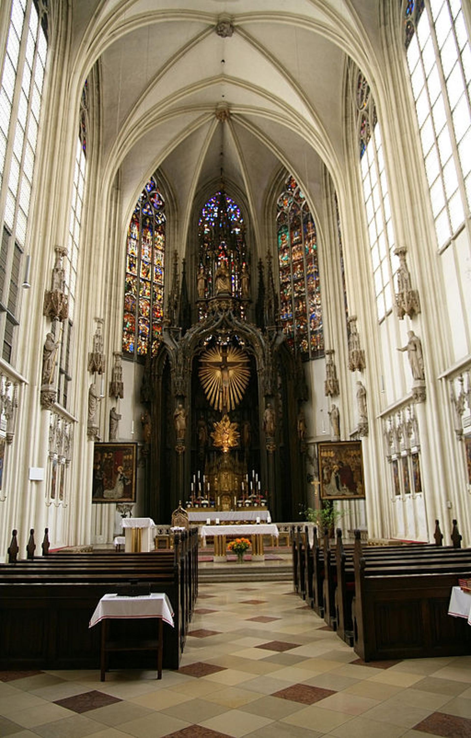 Schiff der Kirche Maria am Gestade. 