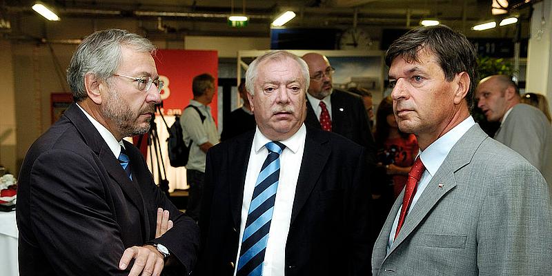 Michael Häupl blickt ratlos in die Ferne.