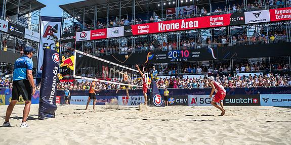 Beachvolleyball Stadion mit Fans am Wiener Heumarkt ©ACTS/ Julian Lajtai