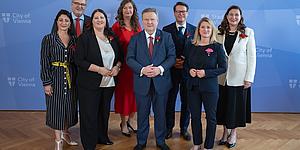 Bürgermeister Michael Ludwig und die Mitglieder der neuen Wiener Stadtregierung.