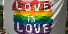 Love is Love Flagge