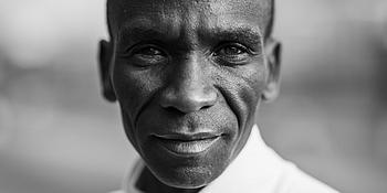 Eldiud Kipchoge, Graustufenportrait
