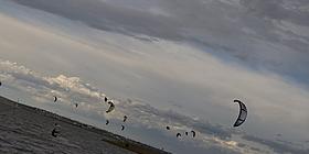 Der See mit vielen Kitern darauf