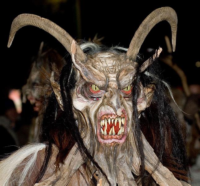 Echte Krampusmaske bei Krampuslauf
