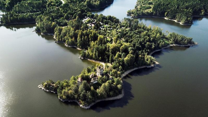 Sicht auf den Stausee Ottenstein mit Burg im Hintergrund
