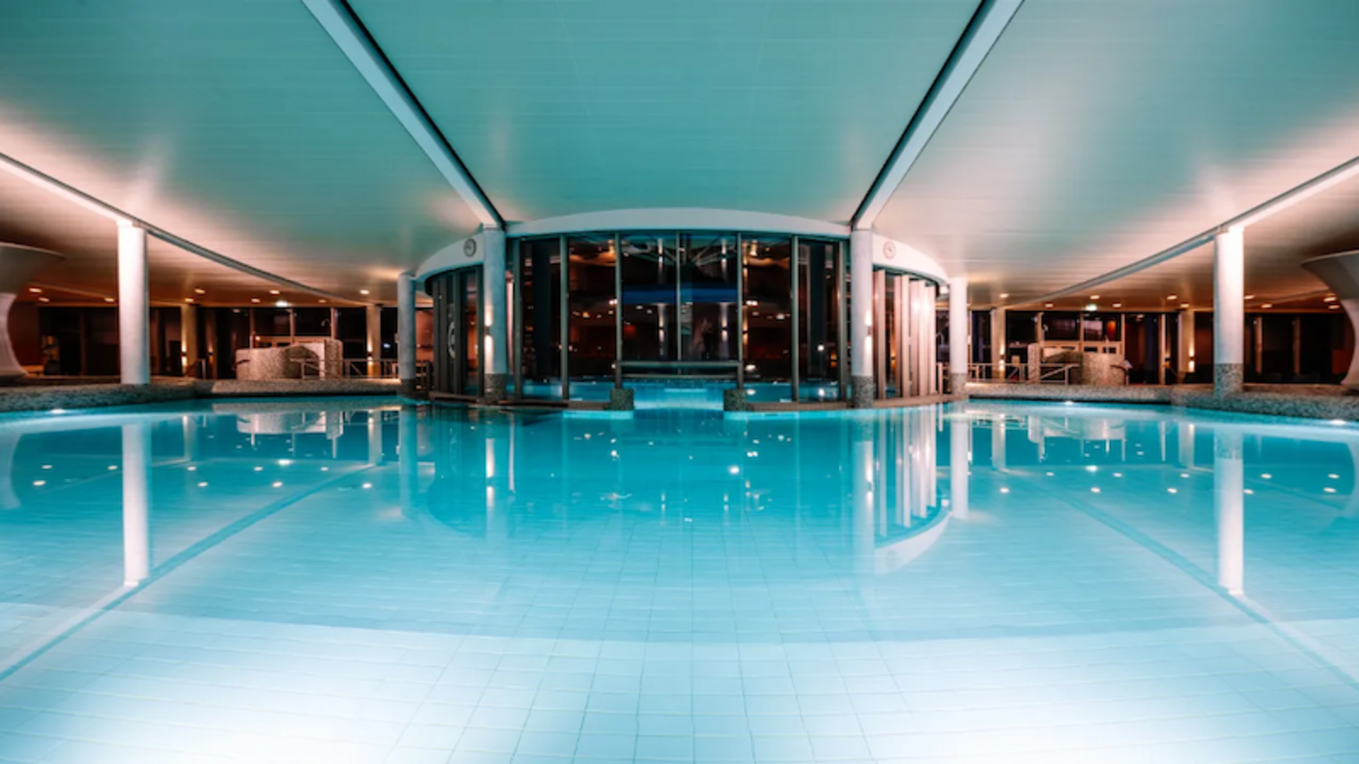 Innenpool Therme Laa