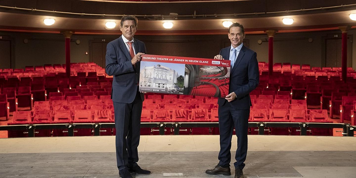 Wirtschaftsstadtrat Peter Hanke und Wien Holding-Geschäftsführer Kurt Gollowitzer im Raimund Theater