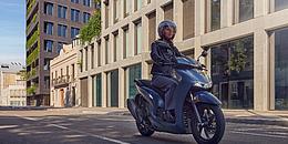 Roller stehen für individuelle Stadt-Mobilität – so wie der elegante Scooter „Honda SH350i“