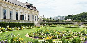 Links das Untere Belvedere neben dem Kammergarten im Hintergrund das Obere Belvedere