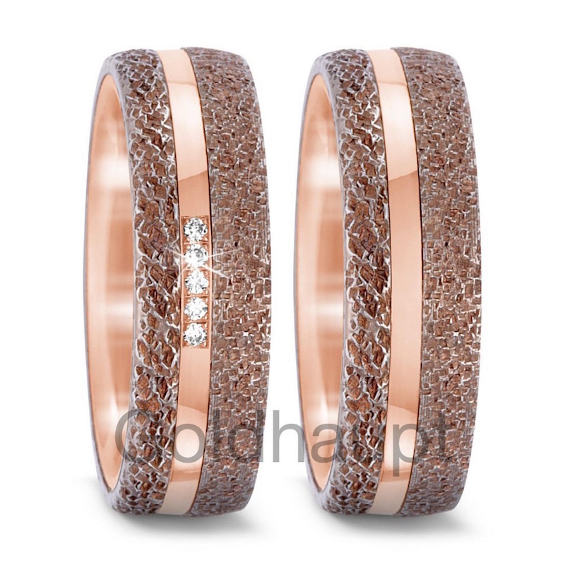 2 Rotgold Eheringe mit Diamant