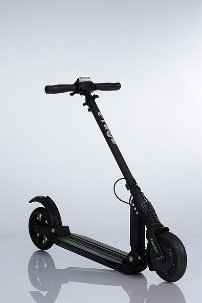 E-TWOW E-Scooter in Schwarz