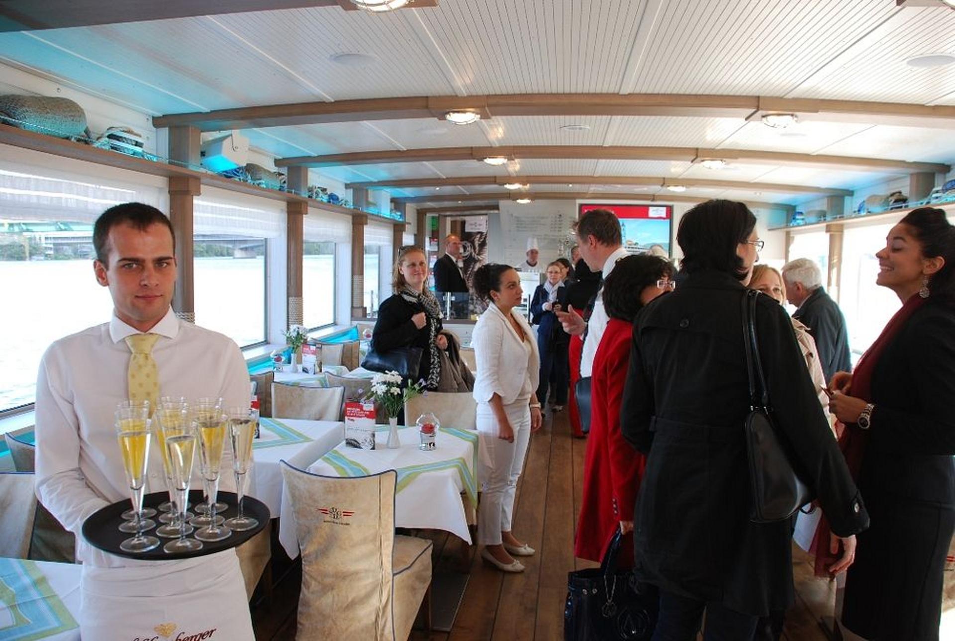 Donau Schiff MS Blue Danube Kellner