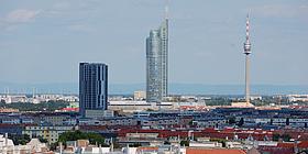 Donauturm und Millennium Tower bei Tag.