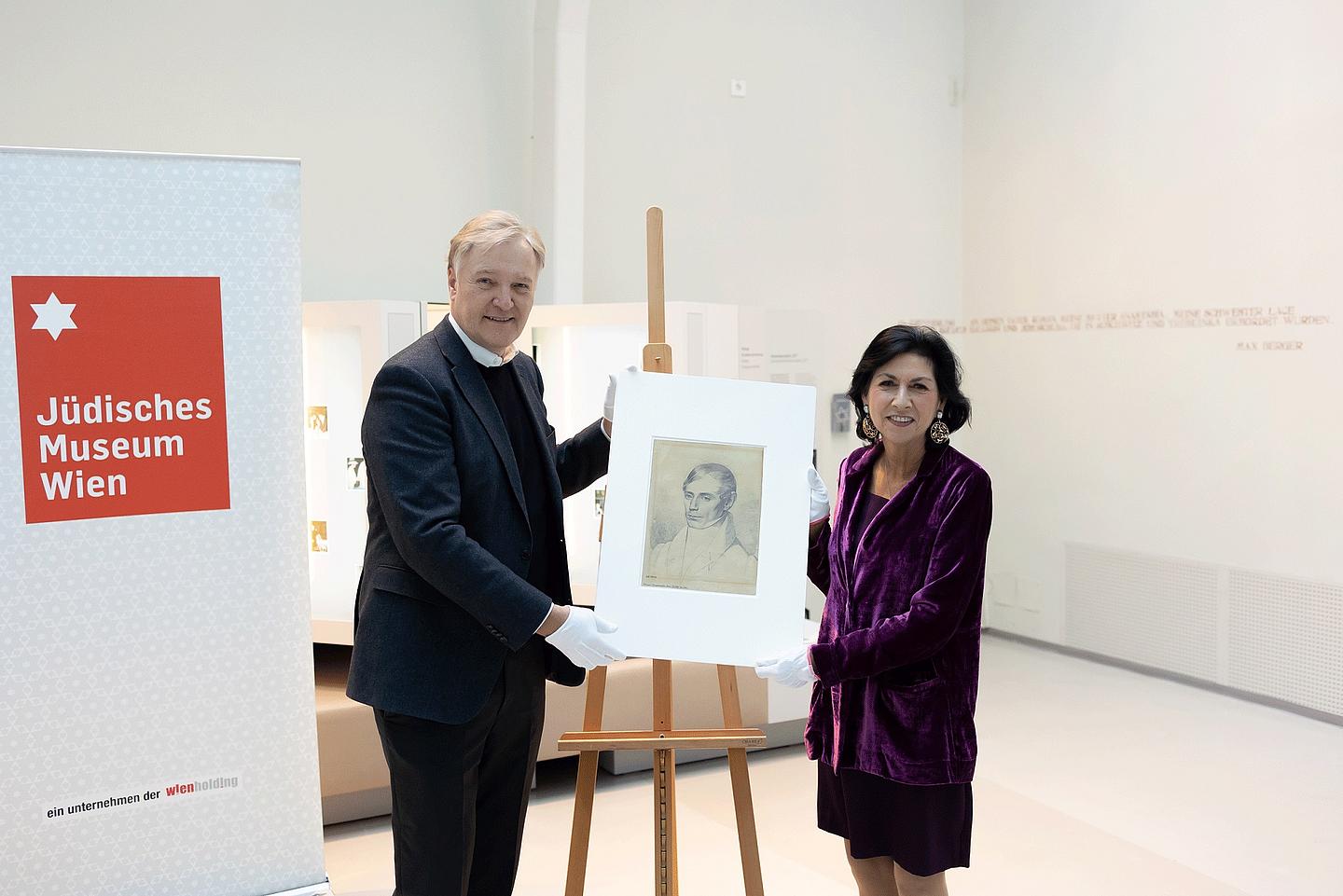 ALBERTINA-Generaldirektor Klaus Albrecht Schröder und Jüdisches Museum Wien-Direktorin Danielle Spera mit der Schenkung