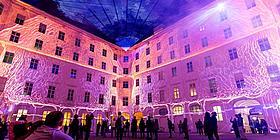 Bildprojektion auf die Fassade der alten Post Wien