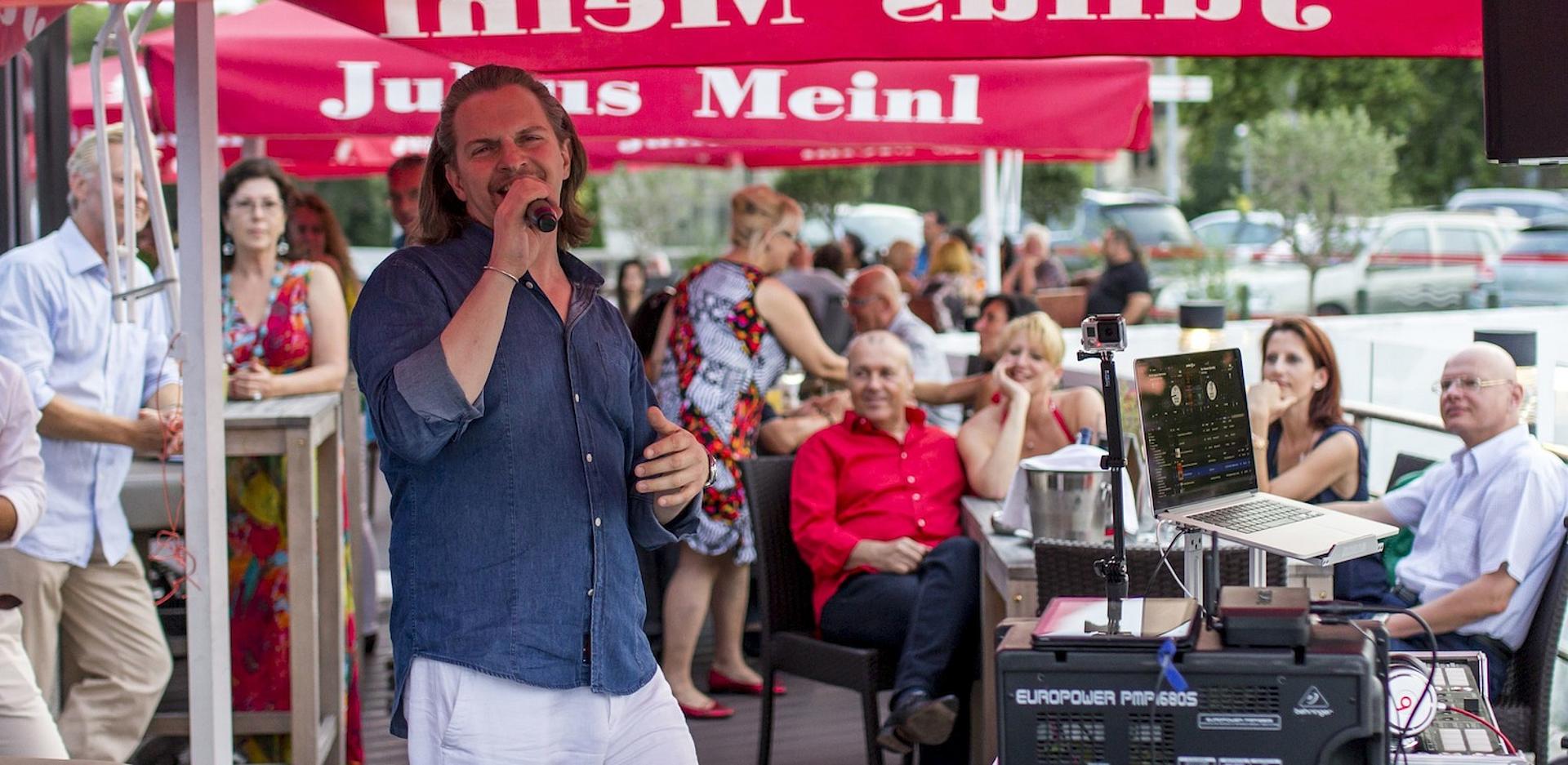 Sänger mit Publikum