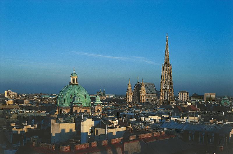 Bild von Peterskirche und Stephansdom.

