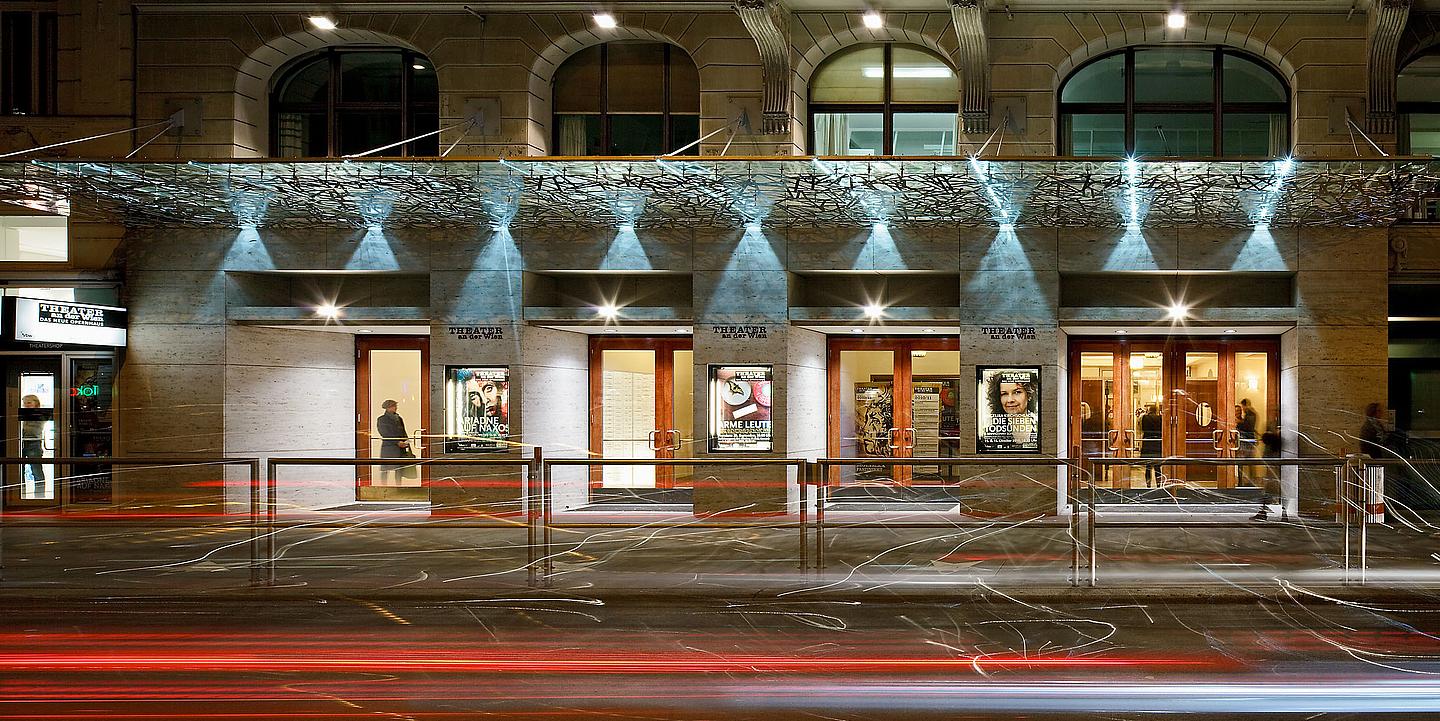 Theater an der Wien bei Nacht