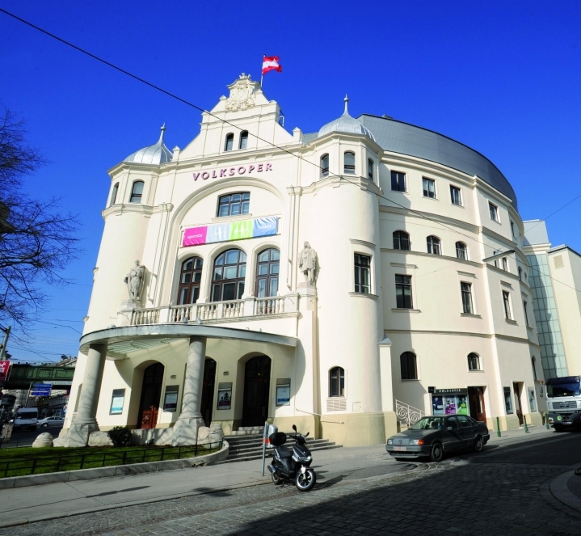 Eingang der Volksoper mit 2 Säulen