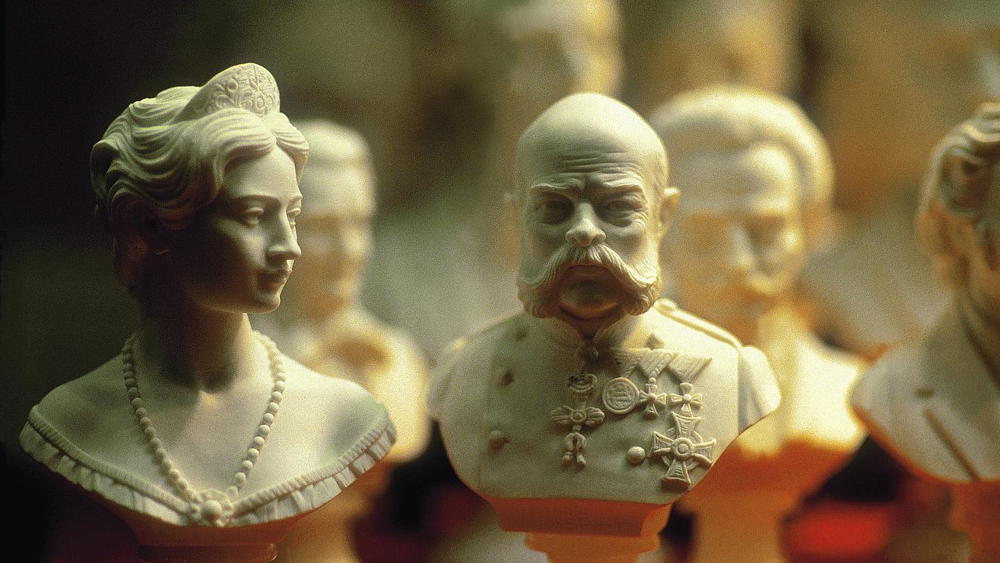 Büste von Kaiserin Elisabeth von Österreich neben Büste von Kaiser Franz Joseph I.
