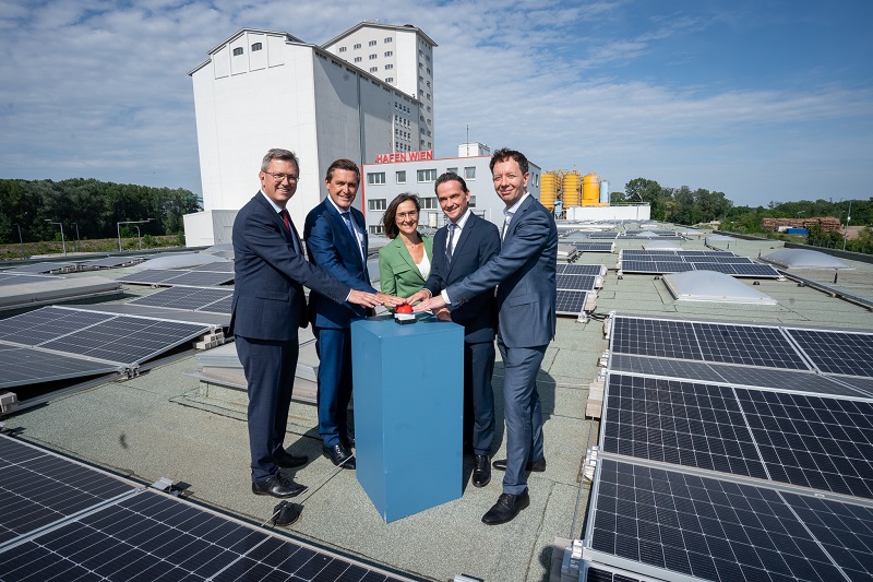Eröffnung neue Photovoltaikanlage Hafen Wien. (V.l.n.r. Friedrich Lehr, StR Peter Hanke, Doris Pulker-Rohrhofer, Kurt Gollowitzer, Karl Gruber)
