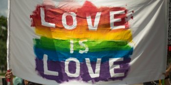 Love is Love Flagge