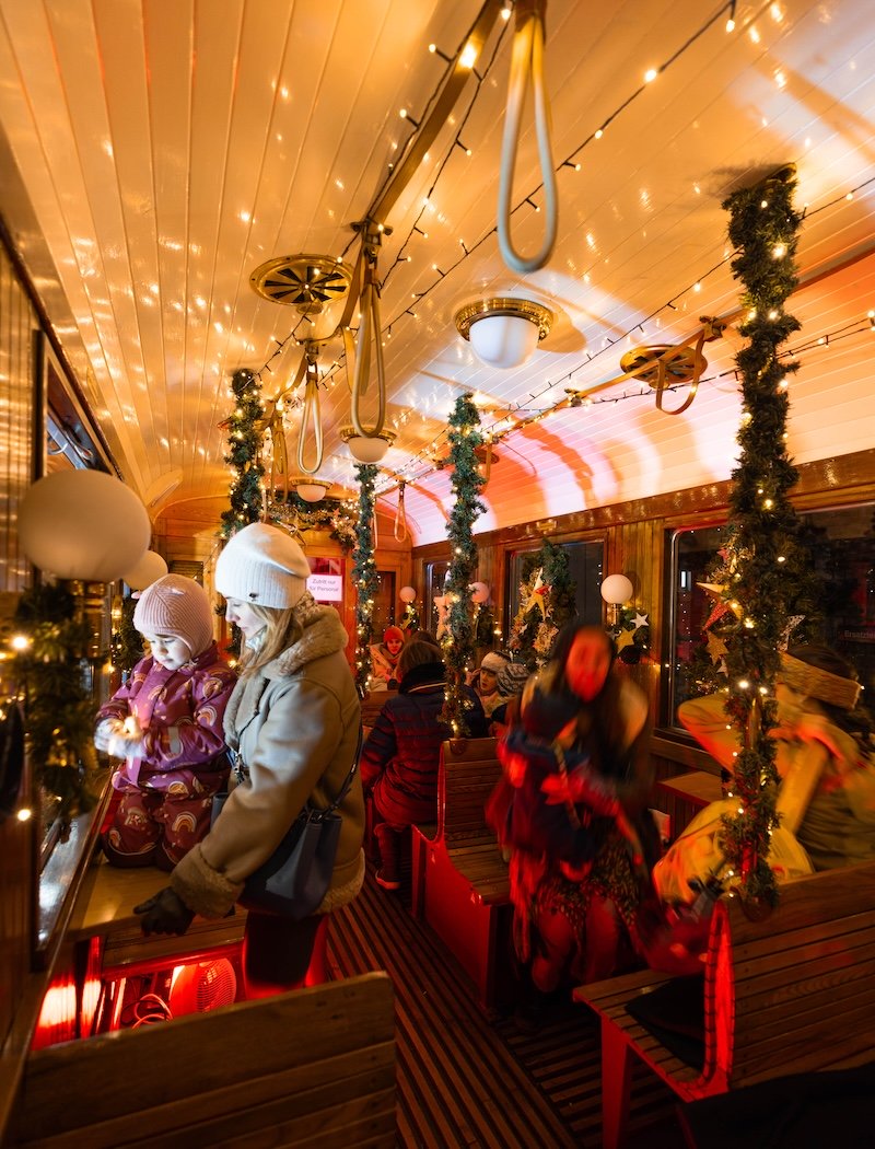 Oldtimer-Beiwagen am Adventmarkt Remise