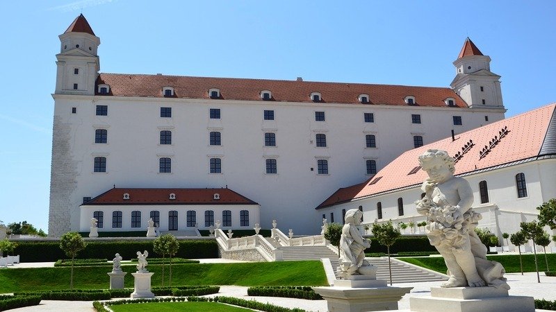 Blick auf die Burg Bratislava und Burggarten