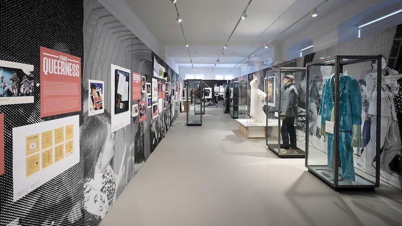 Ausstellung zum ESC 2026 "United by Queerness" im Qwien